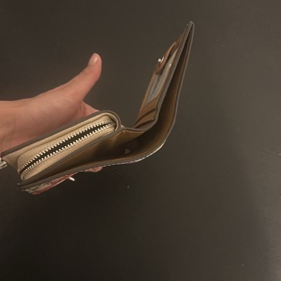 Coach Snap Wallet With Floral Print - Picture 7 of 8